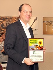Заместитель директора компании «Шабо» Юрий Шелехов с наградой Международной агропромышленной выставки «Агро-2014»