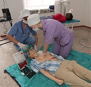 Врачи приводят в сознание «раненого»