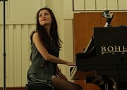 У рояля — Юлия Запорожец