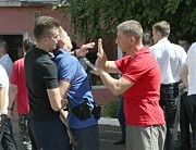 Будущие полицейские отрабатывают приемы гуманного задержания нарушителей