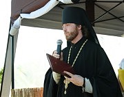 Отец Мелетий благословляет «Брынзофест»