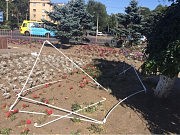 Все, что осталось от агитационной палатки после нападения вандалов