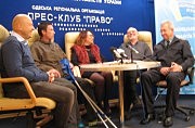 На пресс-конференции (слева направо) — Ярослав Сроковский, Виктор Жуков, Кира Кафт, Роланд Кифер, Юрий