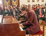 Играет Георгий Кожухарь