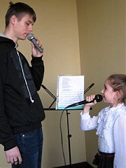 «Попробуем спеть дуэтом?». Шестнадцатилетний Максим Прохоренко и девятилетняя Вероника Костив