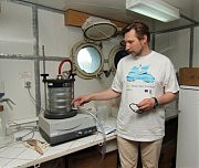 Виктор Коморин в одной из судовых лабораторий