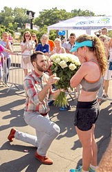 Катя Петренко получает предложение руки и сердца прямо на финише