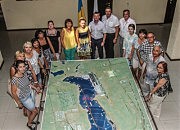 Портовики и «вечеркинцы» — у макета территории морского порта Южный