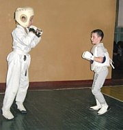 Момент тренировки в спортивном зале