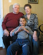 Бодрые, любящие они и сегодня. С ними правнук Георгий (фото автора)