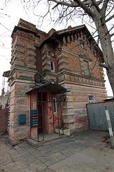 Памятник архитектуры примыкает к стройплощадке, где высотки возводит компания «Будова»