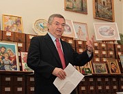 Эмил Рапча приветствует участников благотворительного вечера