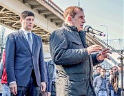 Выступает Владимир Зайков, на втором плане — и. о. директора порта И. Ткачук