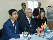 На церемонии открытия таможенно-пограничного терминала в порту Хайдарпаша выступили вице-губернатор провинции Стамбул Измаил Гултекин (слева) и посол Украины в Турции Андрей Сибига