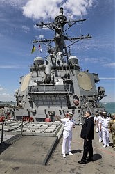 Президента встречают на «Гетмане Сагайдачном». Фото с официального сайта Президента Украины