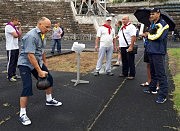 Выступает самый сильный работник почты Виктор Потапенко