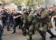 Вчера таких столкновений на площади было много