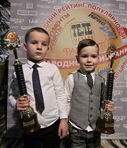 Юные победители в номинации «Будущее Одессы»: самый младший теннисист Украины Дмитрий Кузьминов и отважный трюкач-беговел Артемий Прищепа