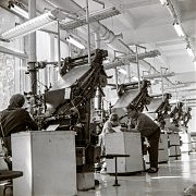 Профессия, канувшая в лету — наборщик на строкоотливной машине (линотипист). Фото Олега Владимирского