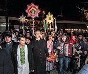 Рождественские песнопения звучат над Старосенной площадью