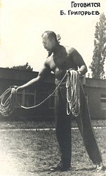 В секторе для метания лёгости Борис Григорьев