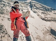 На фото 1990 года Мстислав Горбенко с газетой «Вечерняя Одесса» на вершине Эвереста