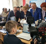 На выставке оборудования для школ