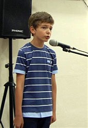 Поёт Игорь Гоян