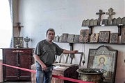 Александр Шаронов и собранные им артефакты
