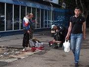 А места на стихийном рынке уже занимают