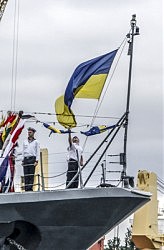 Торжественная церемония поднятия флагов на боевых кораблях ВМС ВСУ