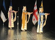 Грузинские танцы в исполнении грациозных красавиц завораживают мастерством и красочными костюмами