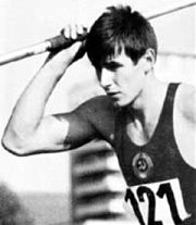 В лучшие годы  метал копье под 70 метров