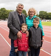 Вырастили с Валентиной двух сыновей. Старший с дочерью живет на Сейшелах, а младший — в Одессе с четырьмя детьми