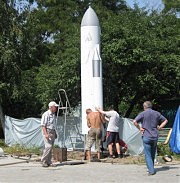 Это еще не окончательный вариант памятника. Идет монтаж...