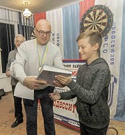 Подарок самому юному участнику Милошу Паранюку