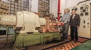Гордость института — машинный зал, в котором установлены все виды действующих морских двигателей, работе на которых обучаются студенты. Держат технику в постоянной исправности и готовности к занятиям старший преподаватель, механик первой категории Владлен Губин и старший преподаватель Виктор Губанов. Оба имеют большой стаж работы на судах торгового флота, и свой реальный опыт они передают студентам института морского флота