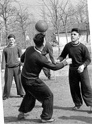 40-е. Завтра матч, сегодня тренировка