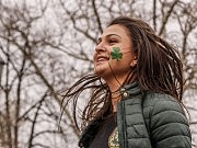 Украшенная символом Ирландии — зеленым трилистником руководитель студии ирландских танцев Grand Emerald Анастасия Шеховцова