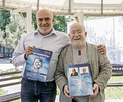 С. Мартынов и Э. Лучин со своим детищем