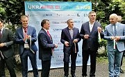 Торжественный момент. Перерезана ленточка в честь открытия Ukrainia business hab, который будет помогать украинским бизнесменам в их сотрудничестве с польскими коллегами. В центре — посол Украины в Польше Андрей Дещица