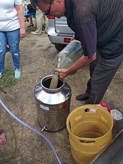В этом контейнере дунайская вода отправится в аналитическое экологическое агентство в Германии