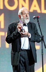 Майк Ли с «Золотым Дюком»