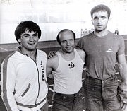 1984 год. Иван Чертов (в центре) со своими учениками — победителями чемпионата Украины Лери Накани (слева) и Дмитрием Турманаули