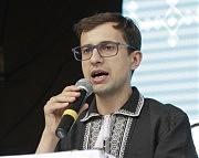 Любко Дереш читает текст диктанта