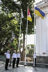 Торжественная церемония поднятия Государственного флага Украины на Думской площади
