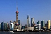 Телебашня «Жемчужина Востока», расположенная на берегу реки Хуанпу