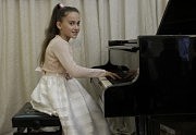 Выступает лауреат Первого конкурса пианистов памяти Людмилы Гинзбург Ева Чернобай (класс Светланы Уховой)