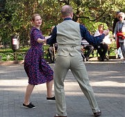 В подарок всем участникам акции — танец Розы Березовской и Евгения Дризо