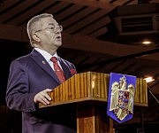 Генеральный консул Румынии Эмил Рапча открывает торжественную часть праздника